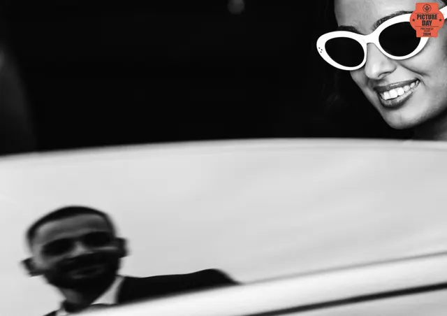 bride car window sunglasses groom reflection bw — GOGA Photography